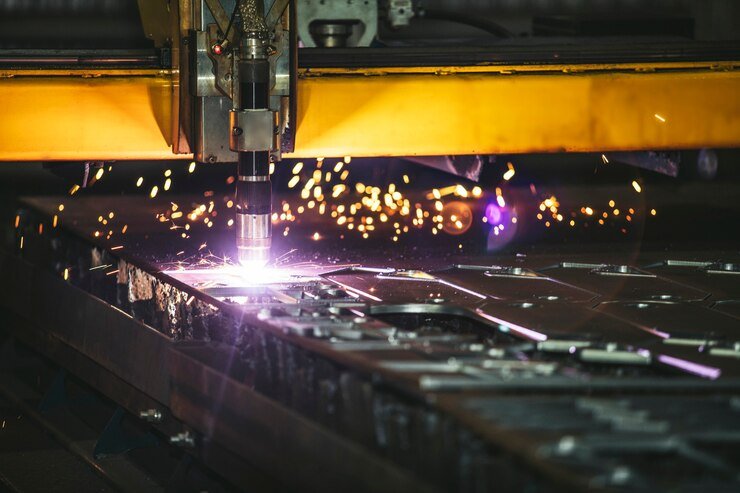 laser-equipment-management-plant-manufacturing-metal-structures-machines_391937-628